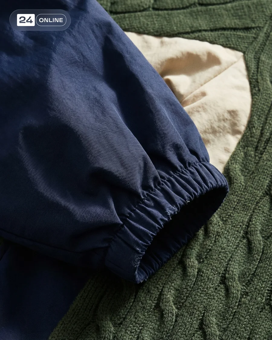 Luxury knitwear close-ups with hyper-realistic textile texture, stitches, and… — AI-generated example 2 of 4