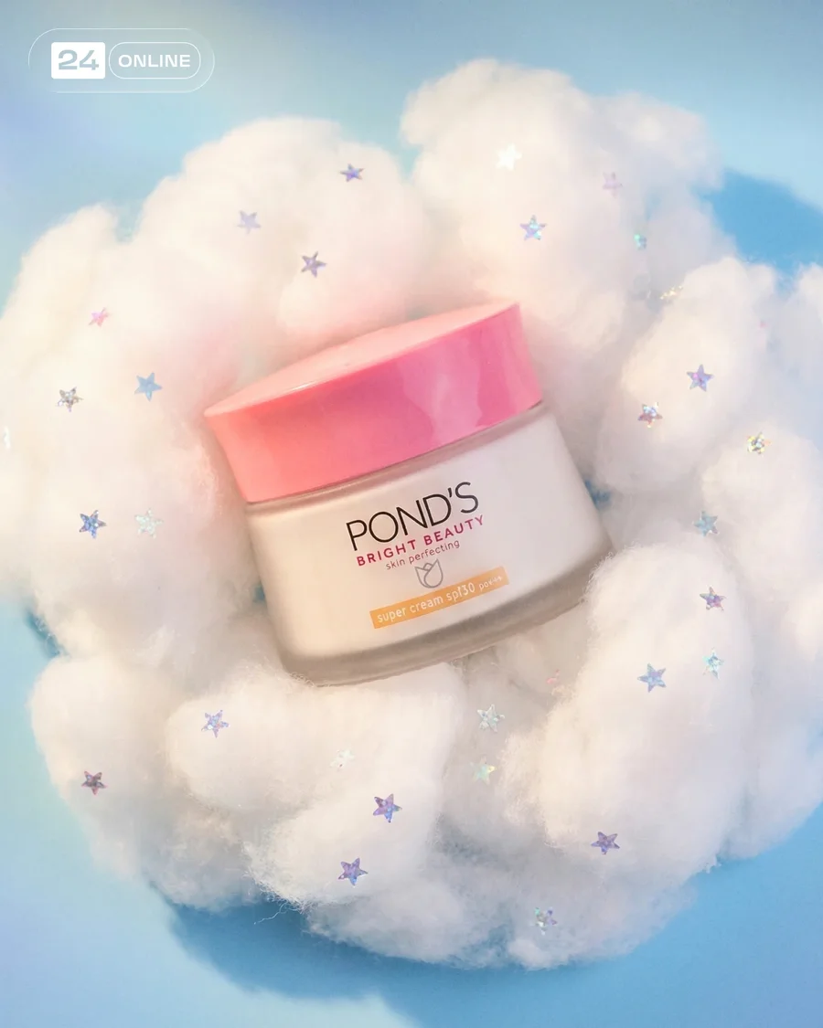 Photorealistic beauty products in clean editorial flat lays with fresh, soft… — AI-generated example 4 of 5