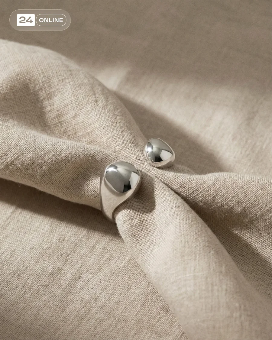 Luxury jewelry close-ups and editorial styling with soft light and refined… — AI-generated example 3 of 4