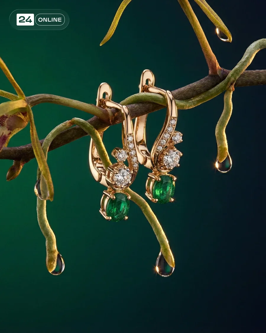 Luxury editorial jewelry with dramatic macro styling, desserts, flowers, glossy… — AI-generated example 3 of 6