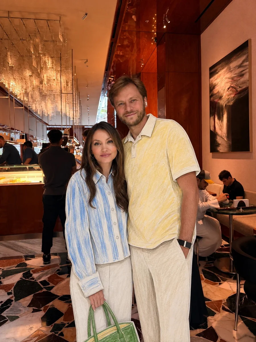 Sketch outfit photo edit — AI-generated example 5 of 5
