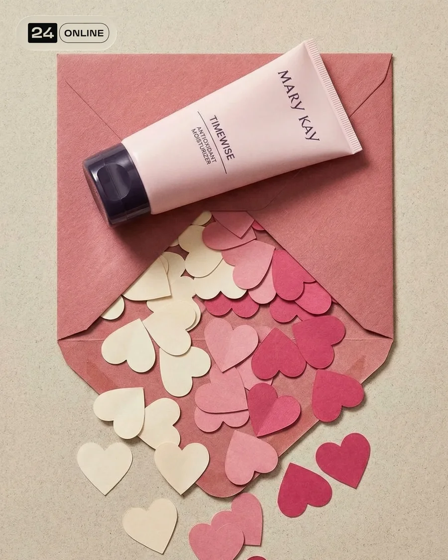 Romantic surreal product photography with hearts, envelopes, and glossy… — AI-generated example 5 of 5