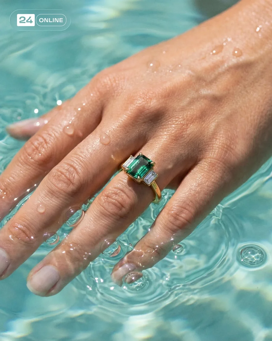Ultra-premium macro and cinematic jewelry photography with elegant natural… — AI-generated example 6 of 6