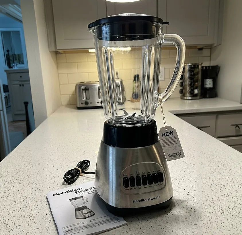 Original kitchen blender photo with messy background