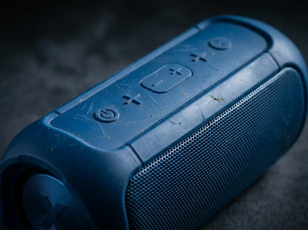 Bluetooth speaker listing after optimization with clear battery estimates and button diagram